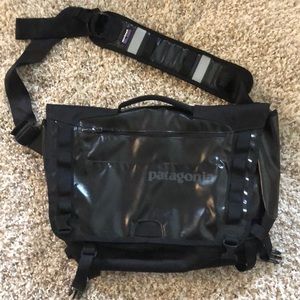 Patagonia Black Hole Messenger Bag